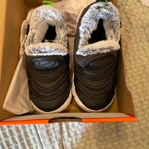 NIKE DYNAMO FREE SE sz 9 NIB